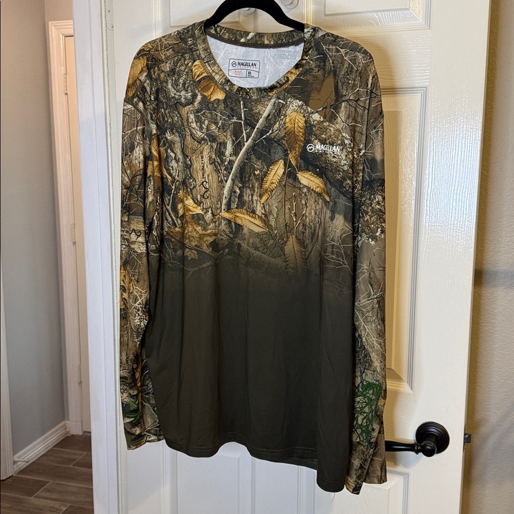 Magellan Outdoors Men's Realtree Camo Long Sleeve Performance Tee